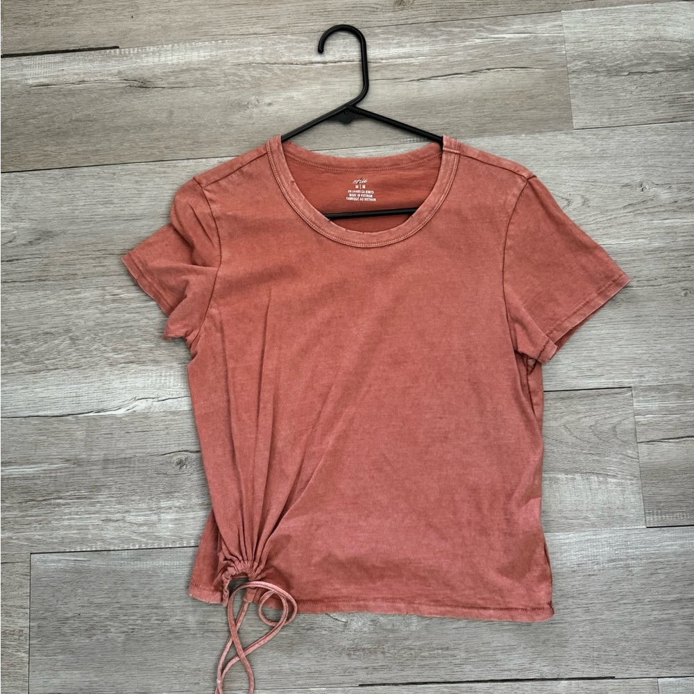 Aerie tshirt with tie at bottom of shirt